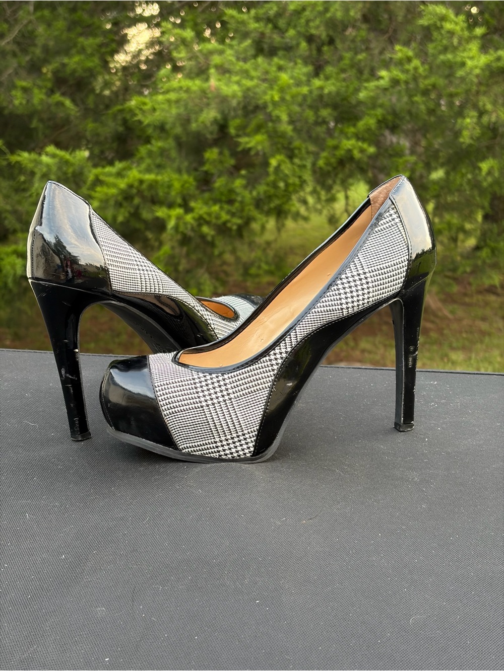 Gianni Bini Black and White Plaid Patent Platform Pumps Sz 9.5 see pics